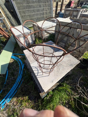 Rustic metal plant - , supports